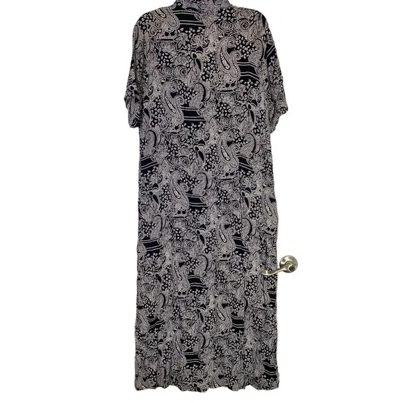 Endless Options Women's Plus size 2X black white Paisley Maxi  shirtdress - Picture 5 of 6